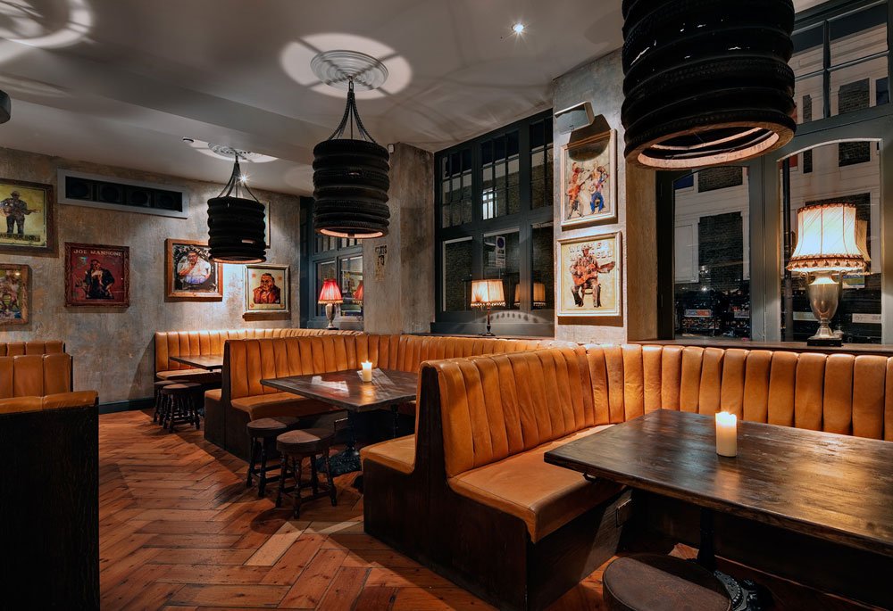 blues-kitchen-booths-dinner